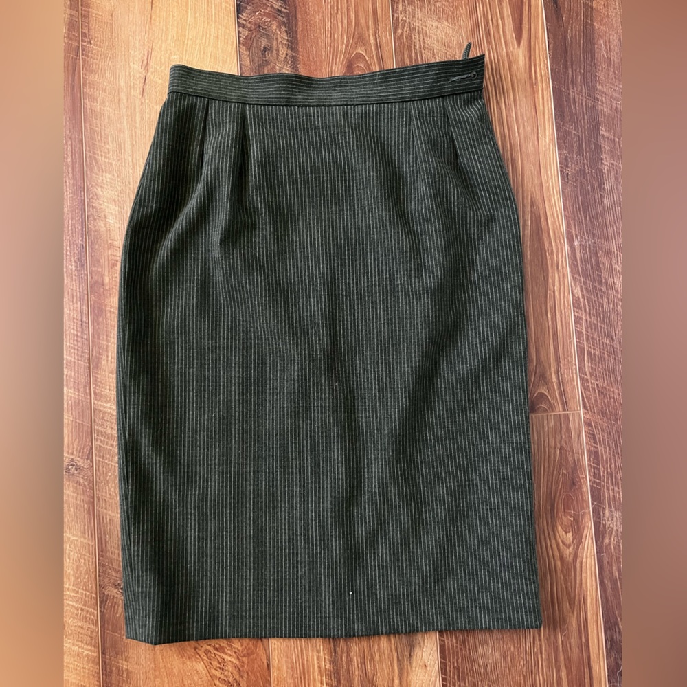 1970 Yves Saint Laurent YSL grey straight skirt size 6. (Vintage sizing)